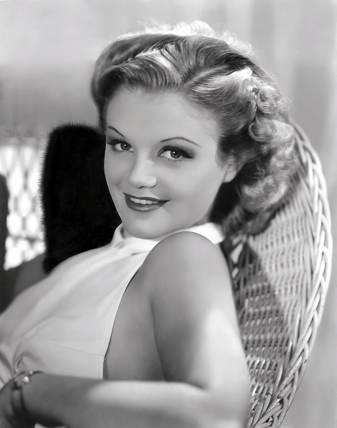 Dazzling Divas: Simone Simon