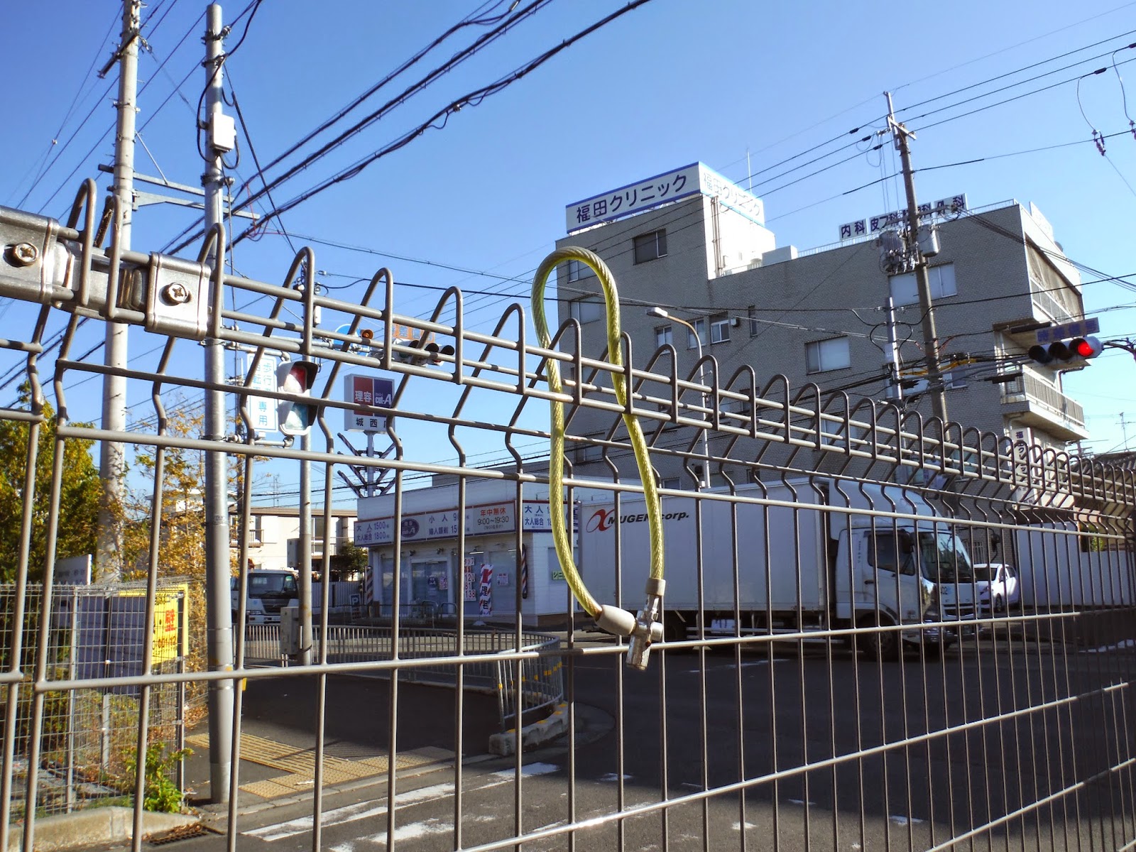 善意のはやにえ 自転車鍵 フェンス