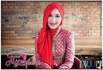 Tutorial Hijab Pashmina Untuk Pesta Ala Dian Pelangi