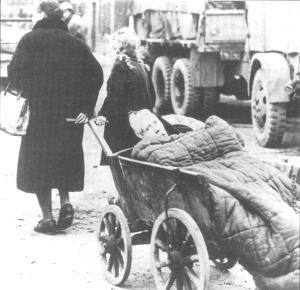 Old women children German refugees 1945