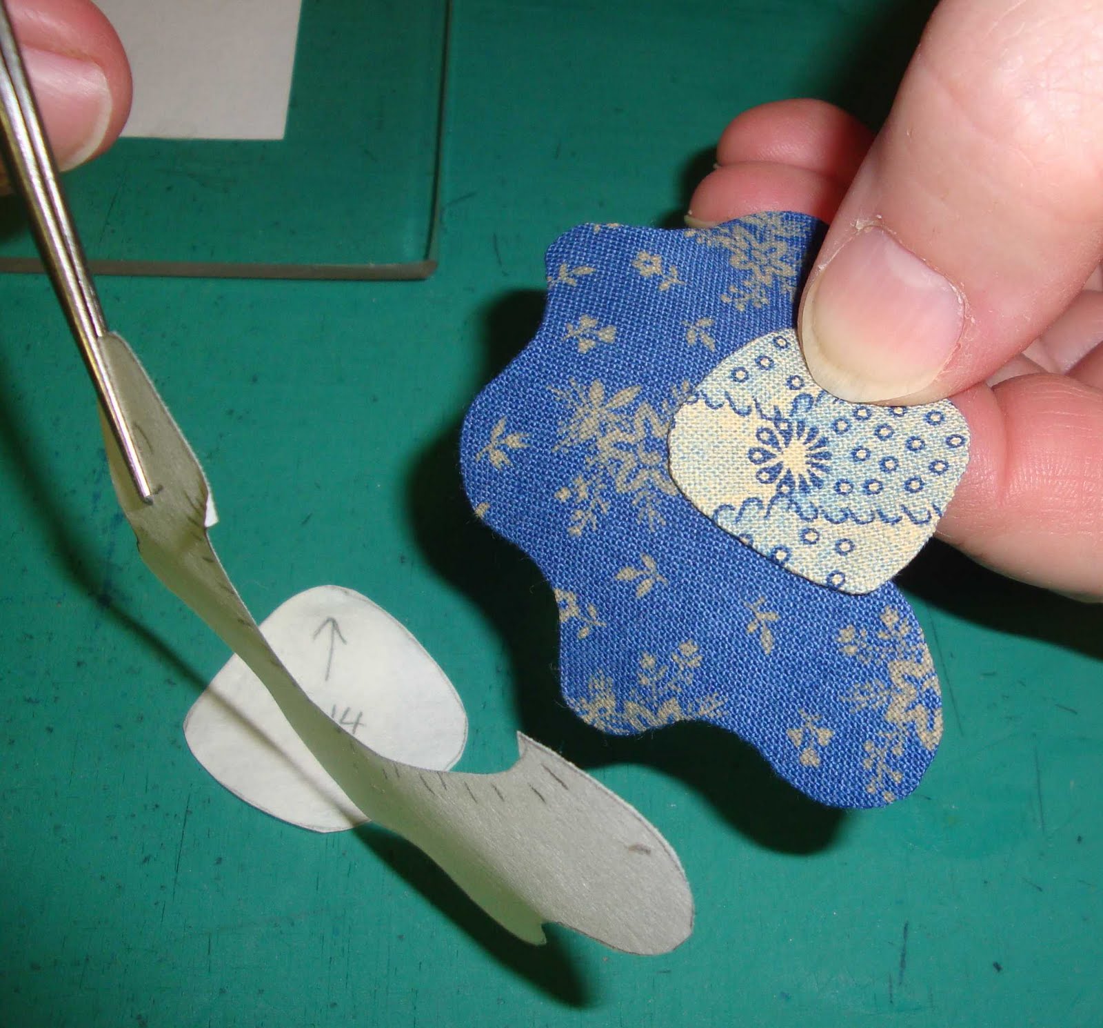 FABRIC THERAPY Glue stick applique, the tutorial PART TWO...