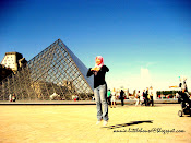 annie in Louvre