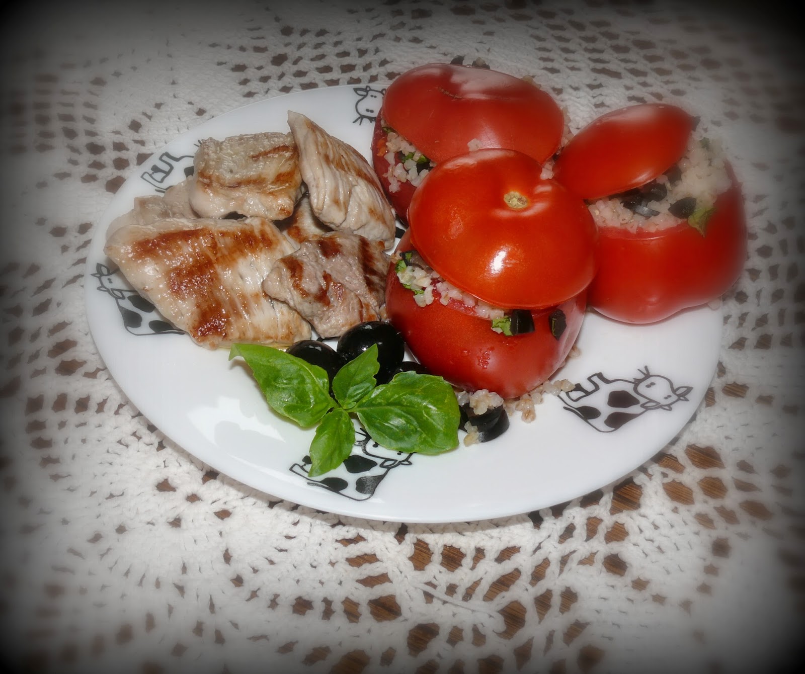 pomidory faszerowane kaszą z oliwkami i bazylią