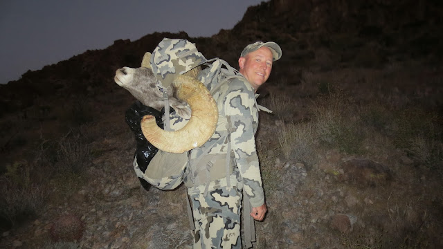 Arizona+Super+Raffle+Desert+Bighorn+Sheep+Hunt++Photo+Monster+ram+with+Colburn+and+Scott+Outfitters.JPG