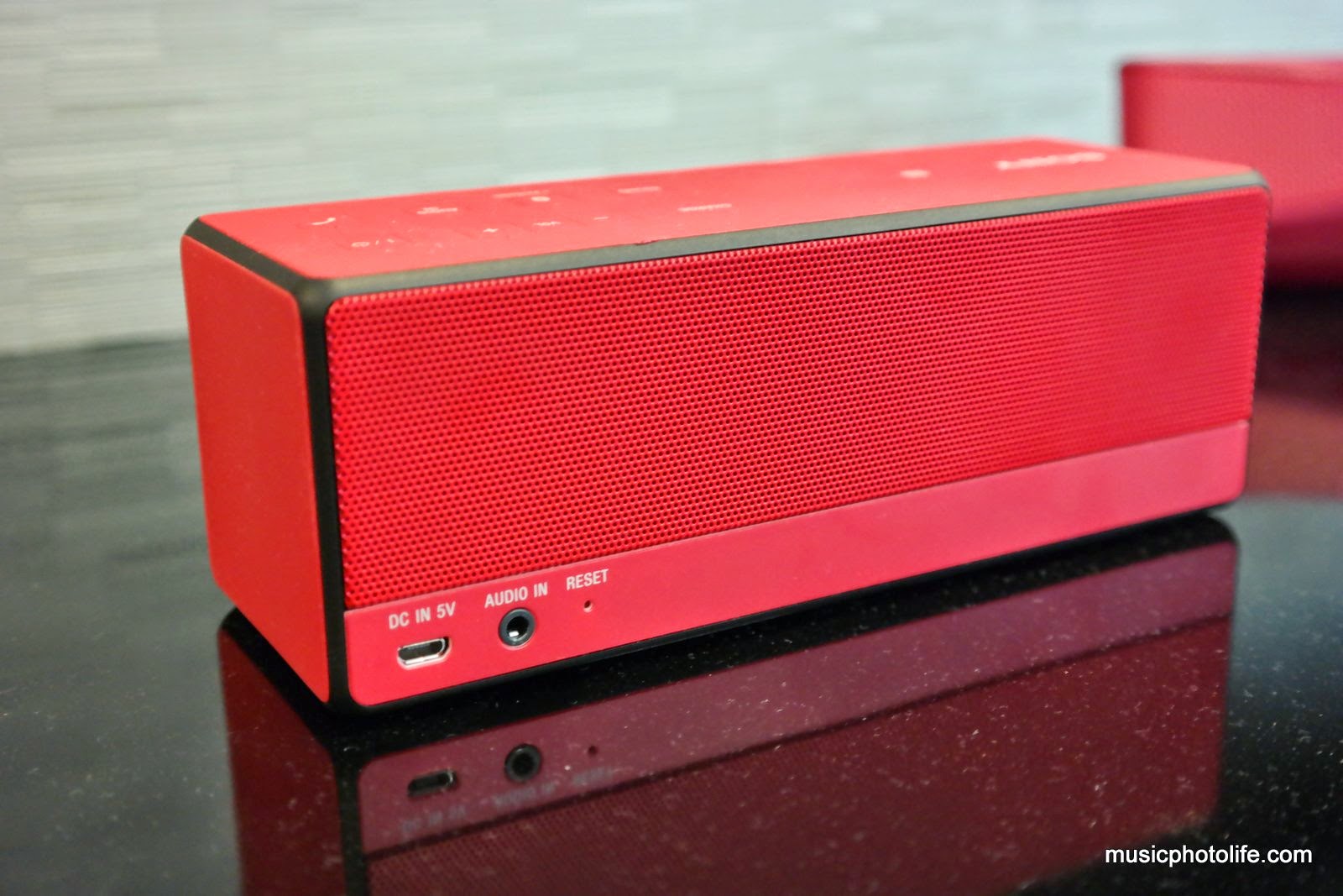Music.Photo.Life.: Sony SRS-X3 Wireless Bluetooth Speaker Review: Deep