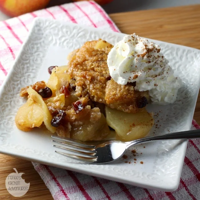 Easy Apple Cranberry Crisp:  Top with frozen yogurt or whipped topping for an extra treat! 