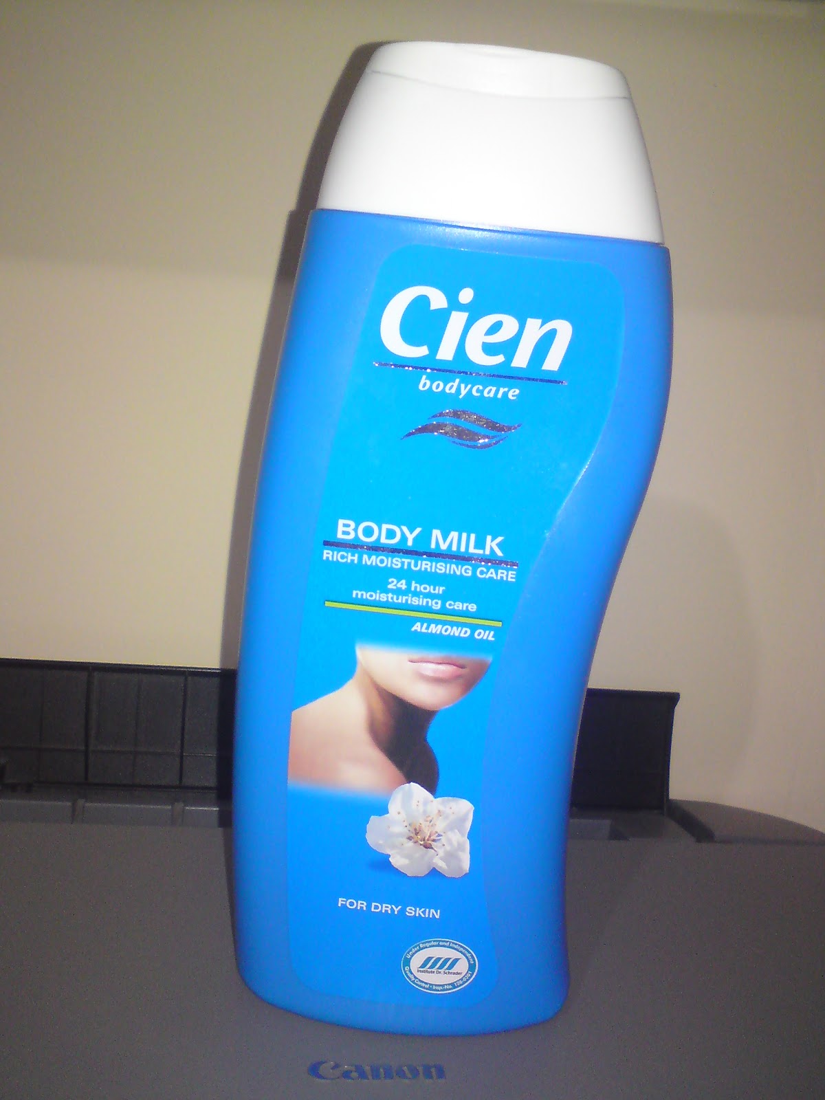 Black Daisy Cien bodycare Body milk