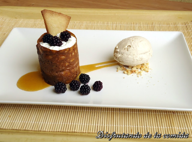 Mousse Ligera De Yogur Y Helado De Té De Piña E Hibisco