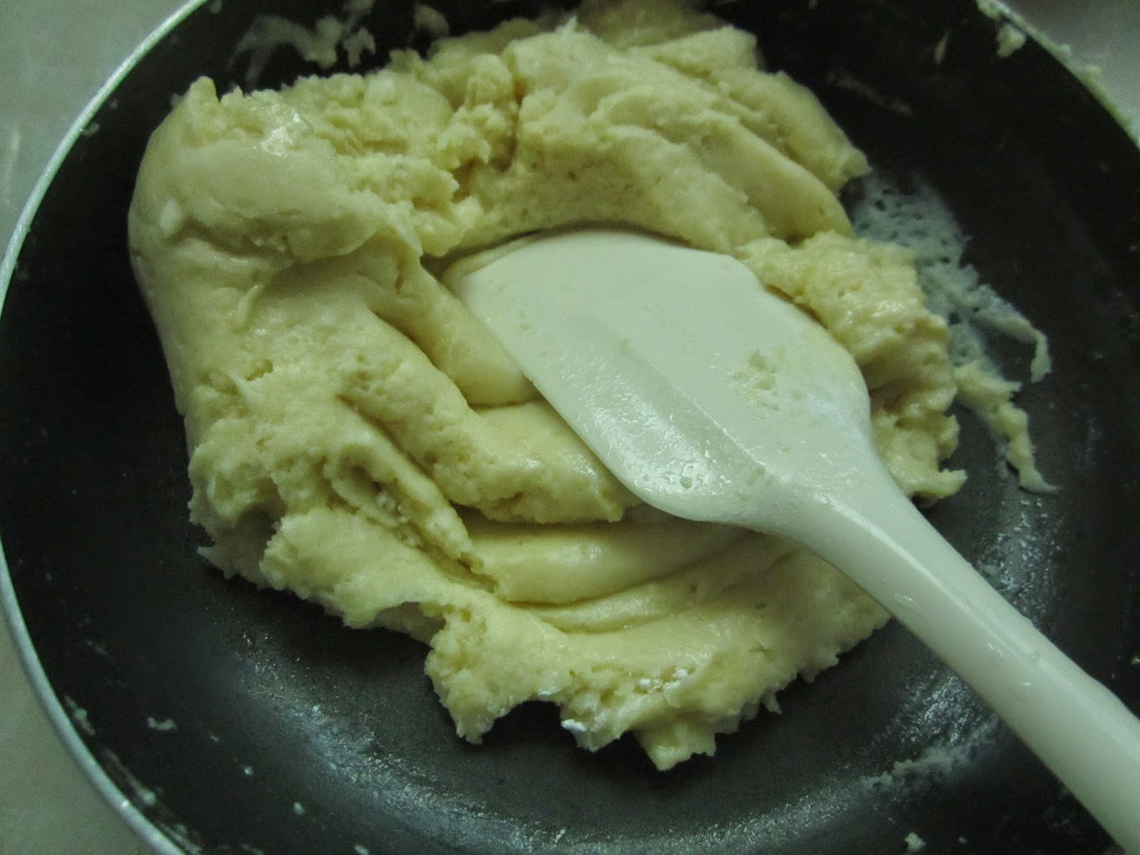 フランスの特別なお菓子 サントノーレを女子会のお持たせに の予定が カンボジアのボジ子