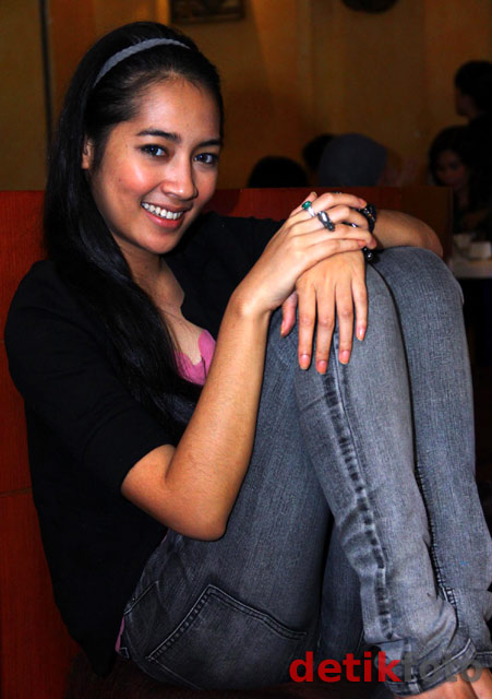 Foto Artis Cantik Niken Anjani
