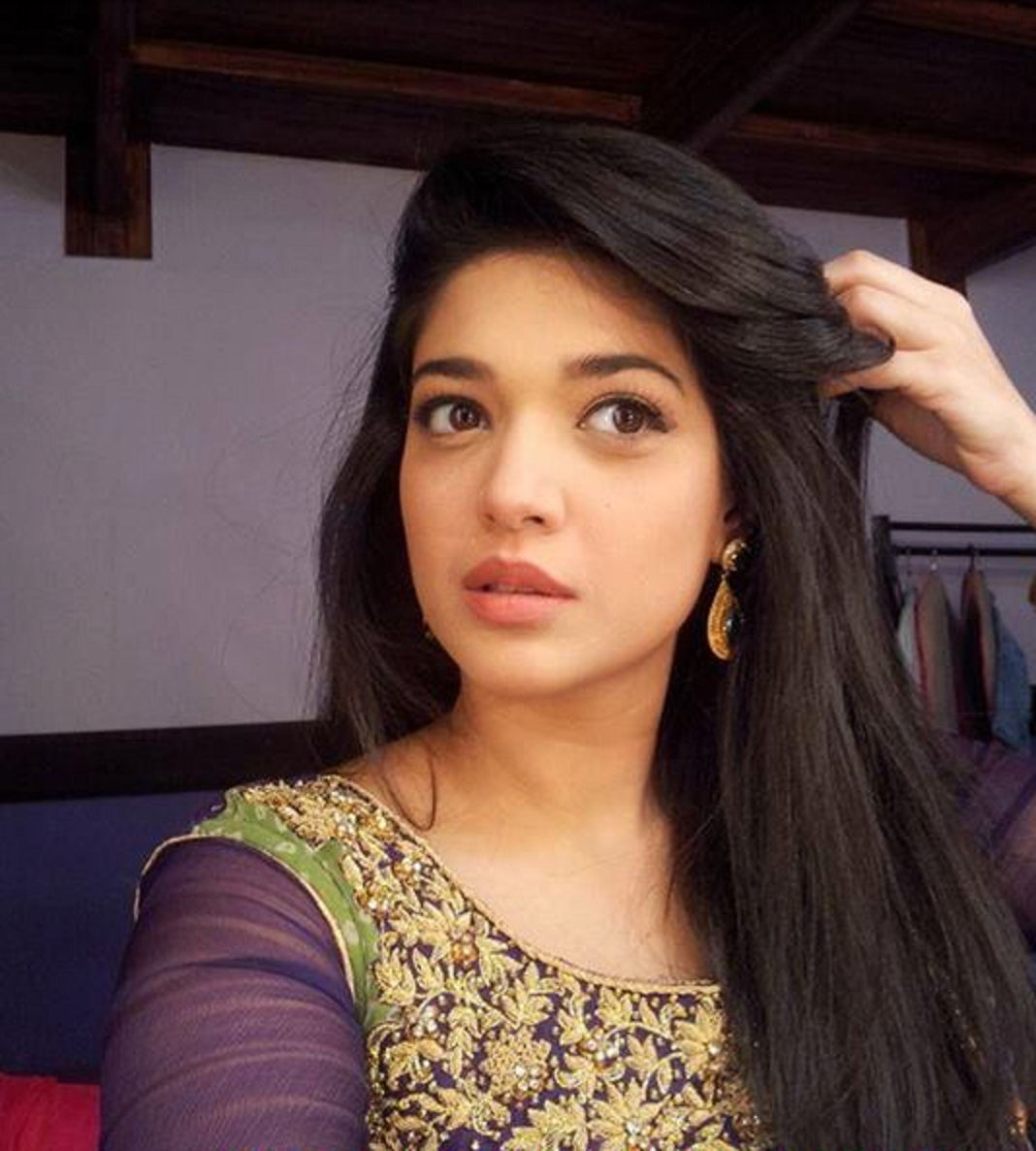 Sanam Jung Profile And Pictures