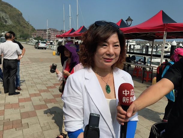基隆市今年成年禮是「海洋巡禮」,學生開心搭船合影。 基隆市今年成年禮是「海洋巡禮」,學生開心搭船合影。