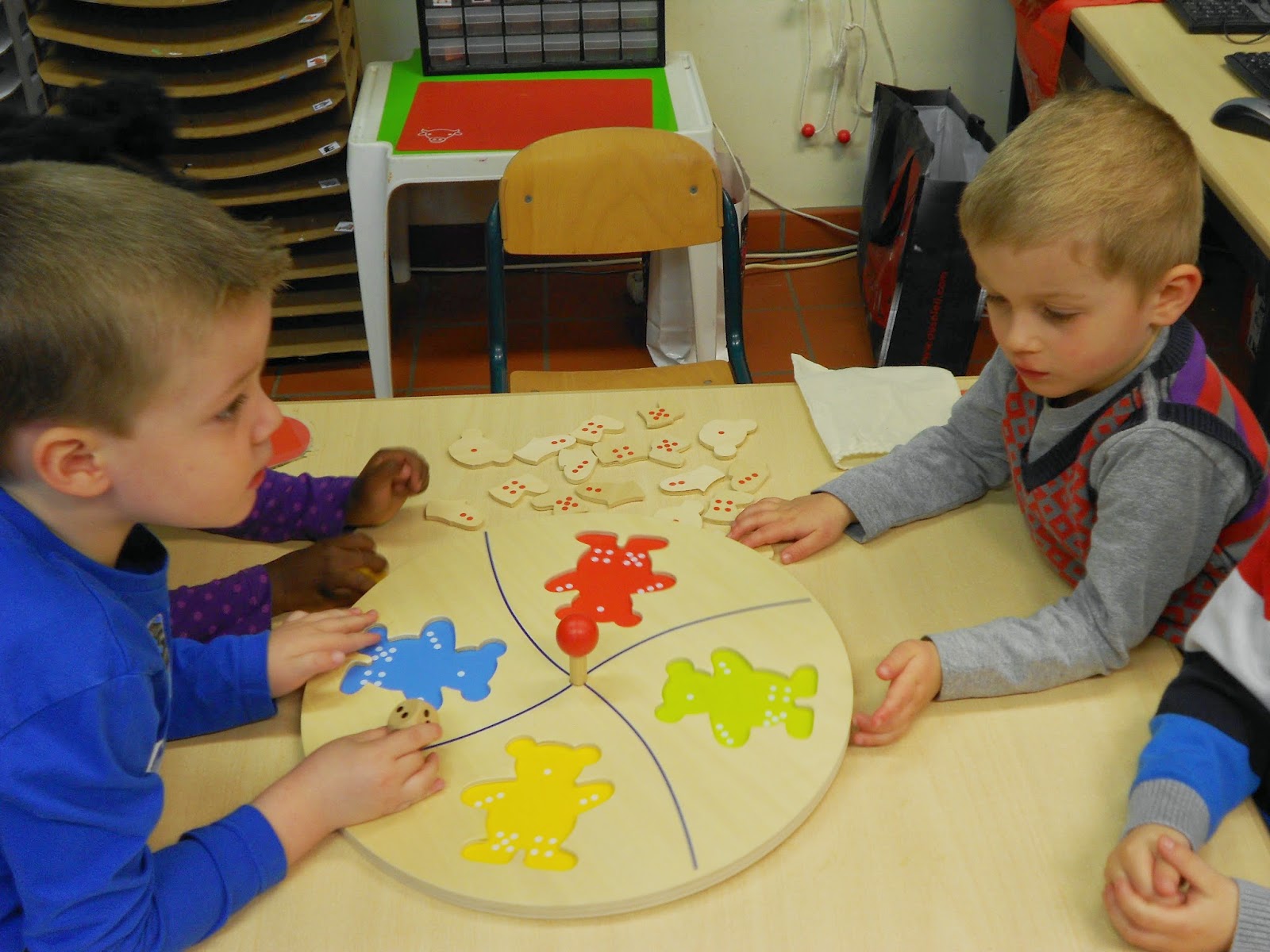 1ste kleuterklas B: Thema: Goudlokje en de drie beren