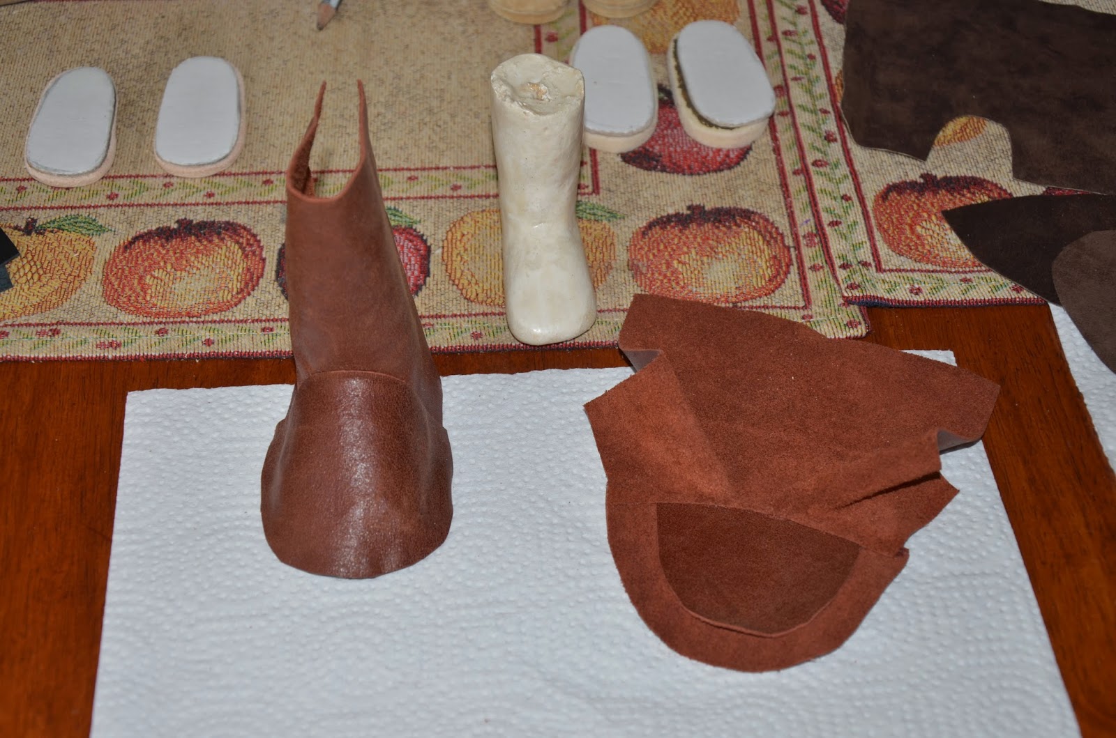 Dolls World Making boots for dolls.