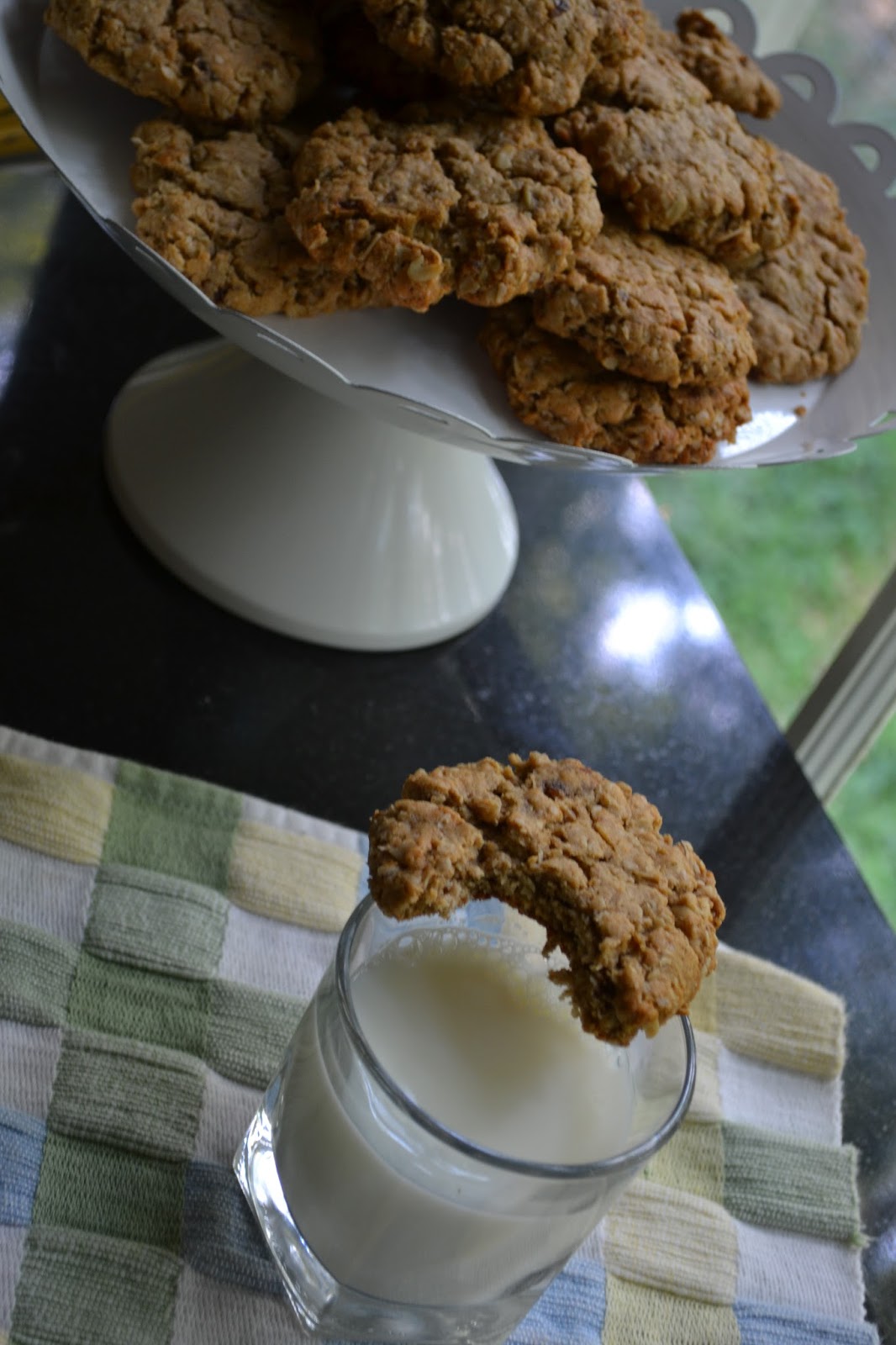 BloggerCLUE Oatmeal Peanut Butter Date Cookies