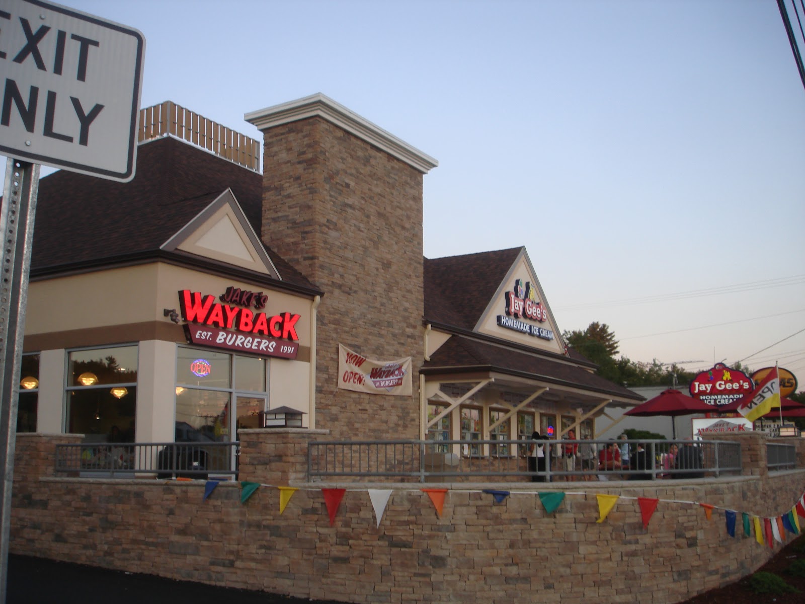The Banana Splitsomania Channel! Jay Gee's Ice Cream, Salem, New Hampshire