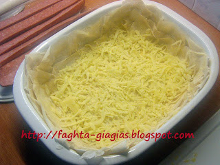 Τα φαγητά της γιαγιάς - Λουκανόπιτα με τυριά Τα φαγητά της γιαγιάς - Λουκανόπιτα με τυριά