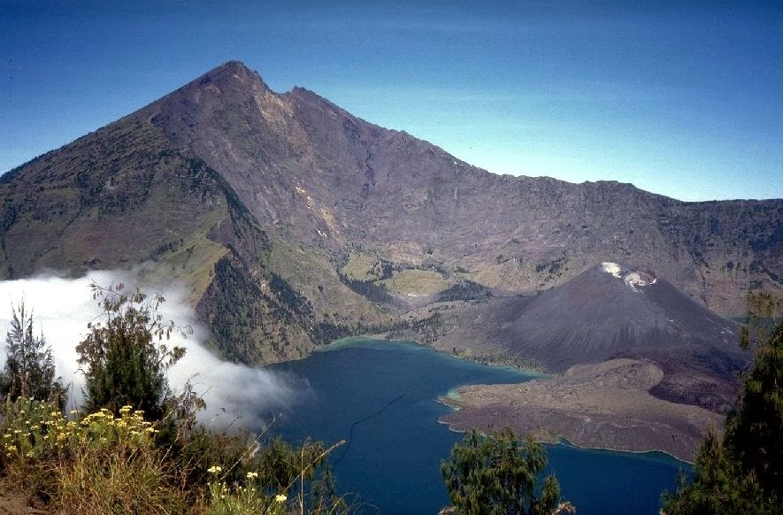 5 Gunung di Indonesia dengan Jalur Pendakian Terendah