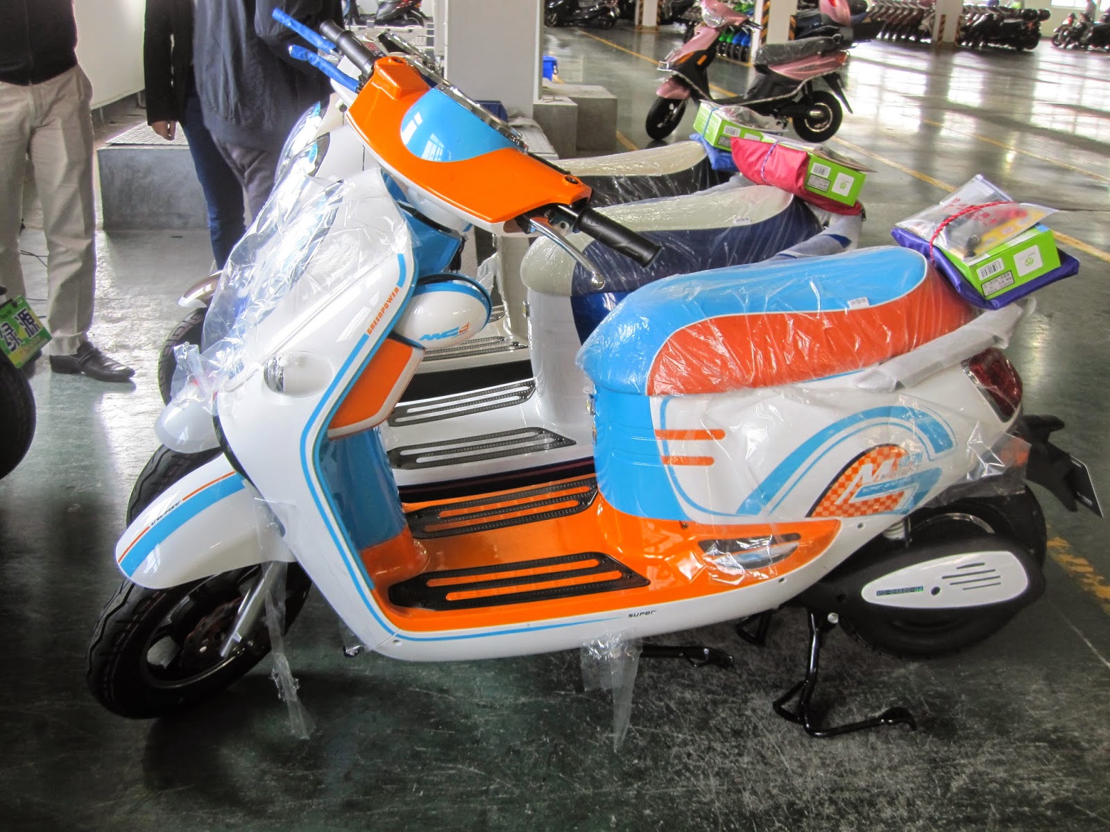 EBIKE MAN chuyên đề xe đạp điện và xe máy điện Jinhua Visit Luyuan