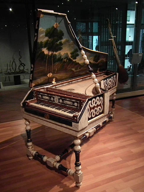 portable harpsichord
