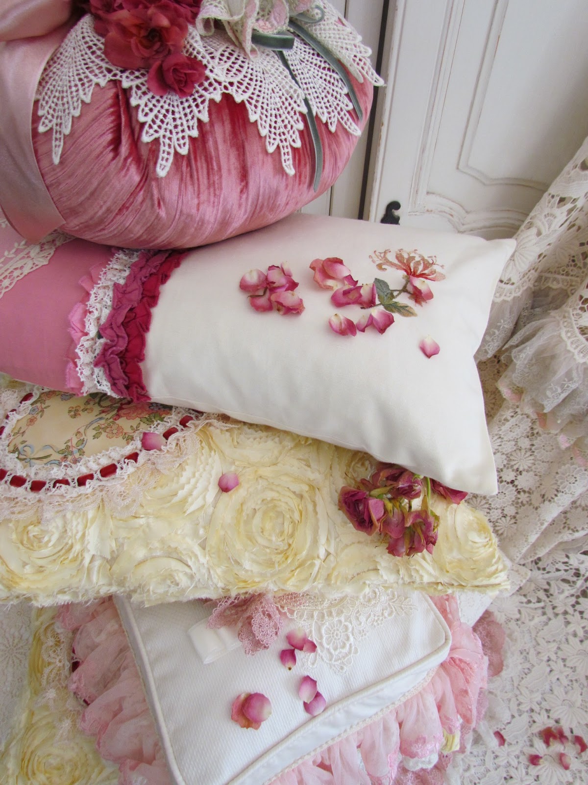 Angela Lace Pink Lace Bed Cover
