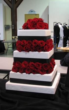 Southern Blue Celebrations: Red Wedding Cake Inspirations & Ideas