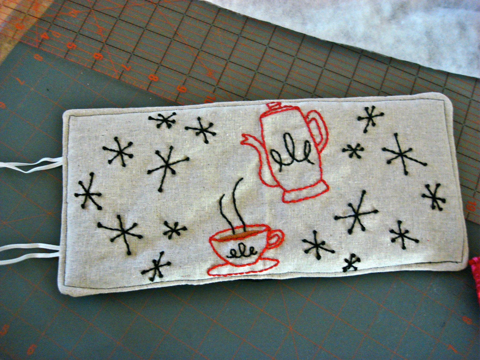 feeling stitchy: Guest Tutorial: Embroidered Gadget Cozy