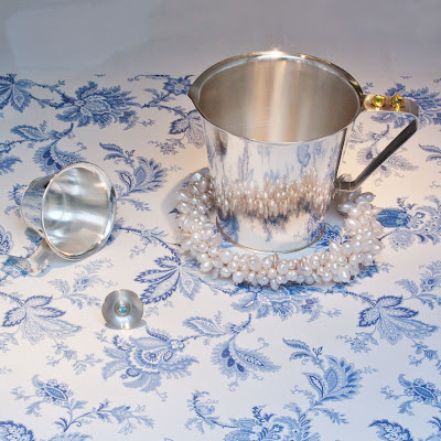 En underbar skyltning med smycken och föremål på LOD ...