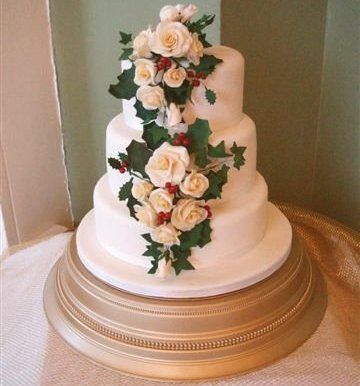 Simple things are always beautiful and so are simple wedding cakes