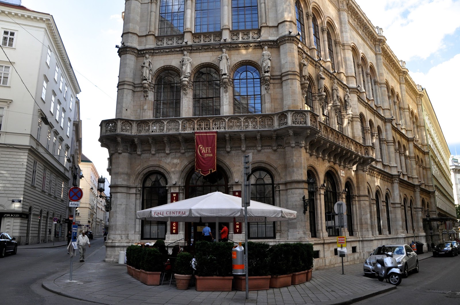 ウィーンのカフェ•ツェントラル / Cafe Central in Vienna オランダ! Bloggin' the Netherlands