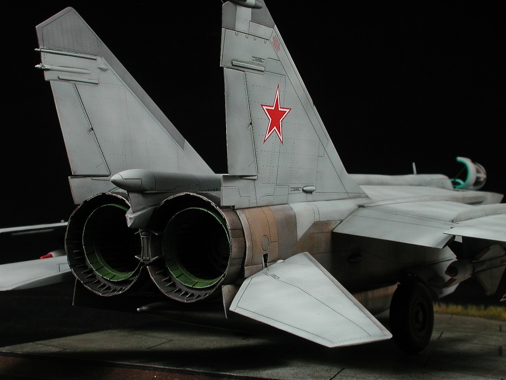 Arte de tapa e imágenes CAD del Mig 25 de Kitty Hawk - Página 2 KittyHawk+MiG-25+Foxbat+48th+scale+(6)