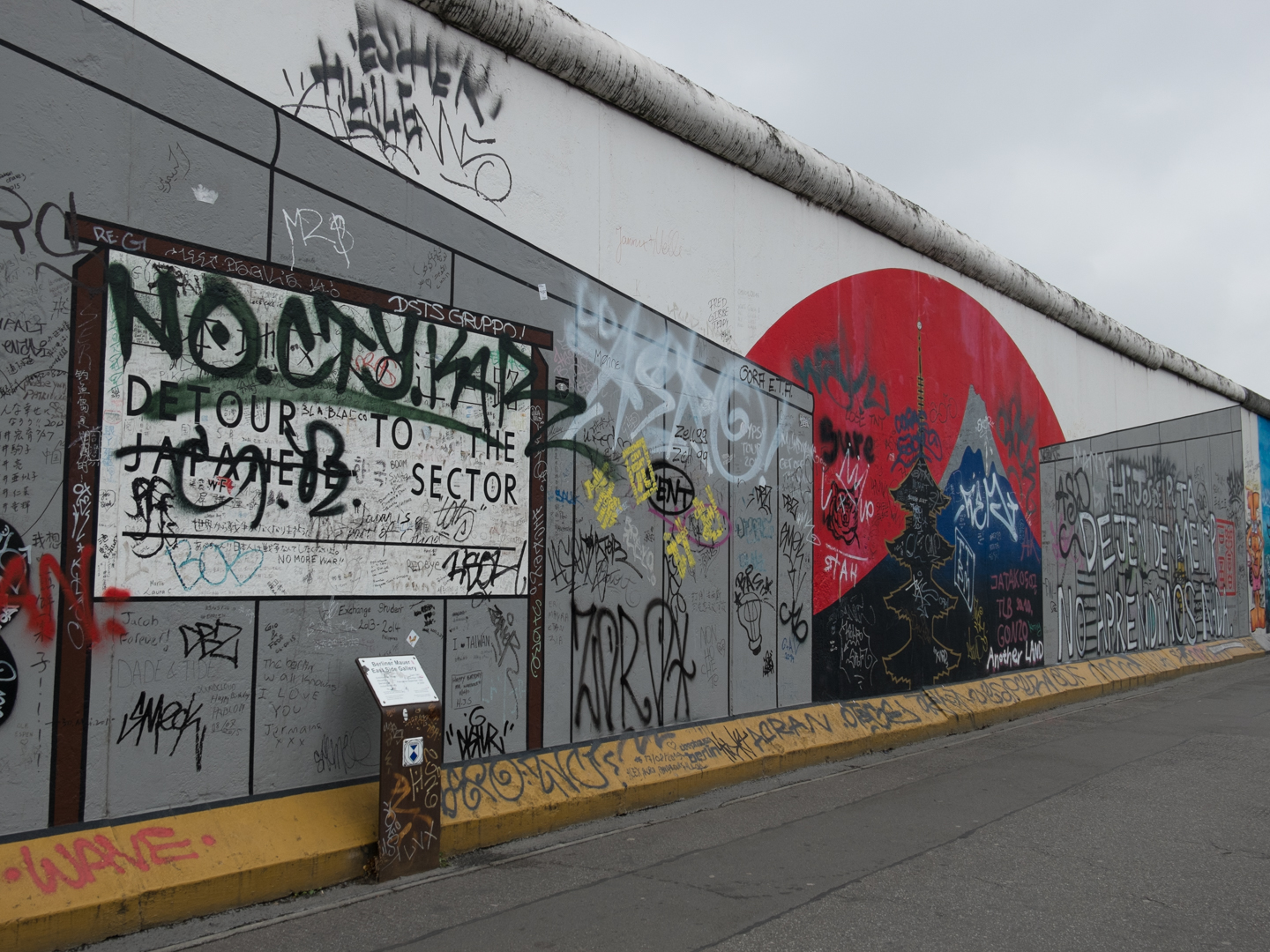 Crazy Little Thing Called Blog Berlin 2008 Berlin Wall Berliner
