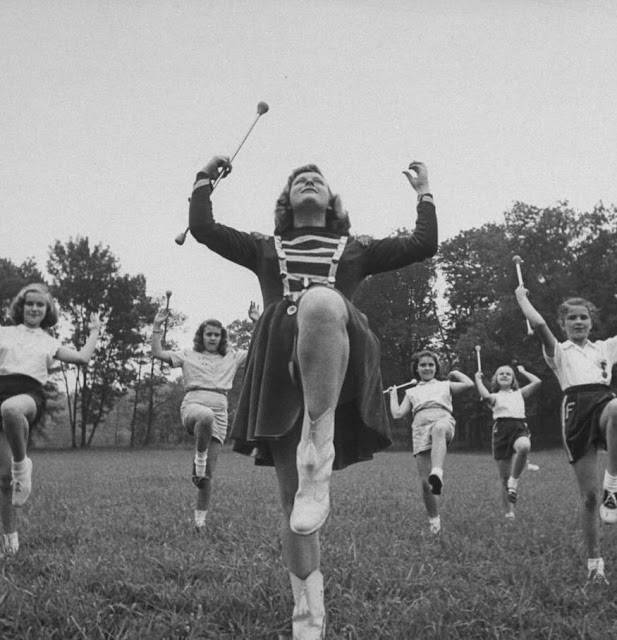 Life Through Walter Sanders' Lens vintage everyday