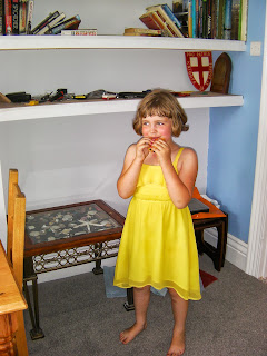 girl eating brioche