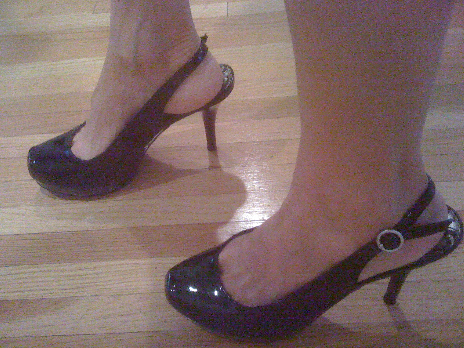 payless wide width shoes