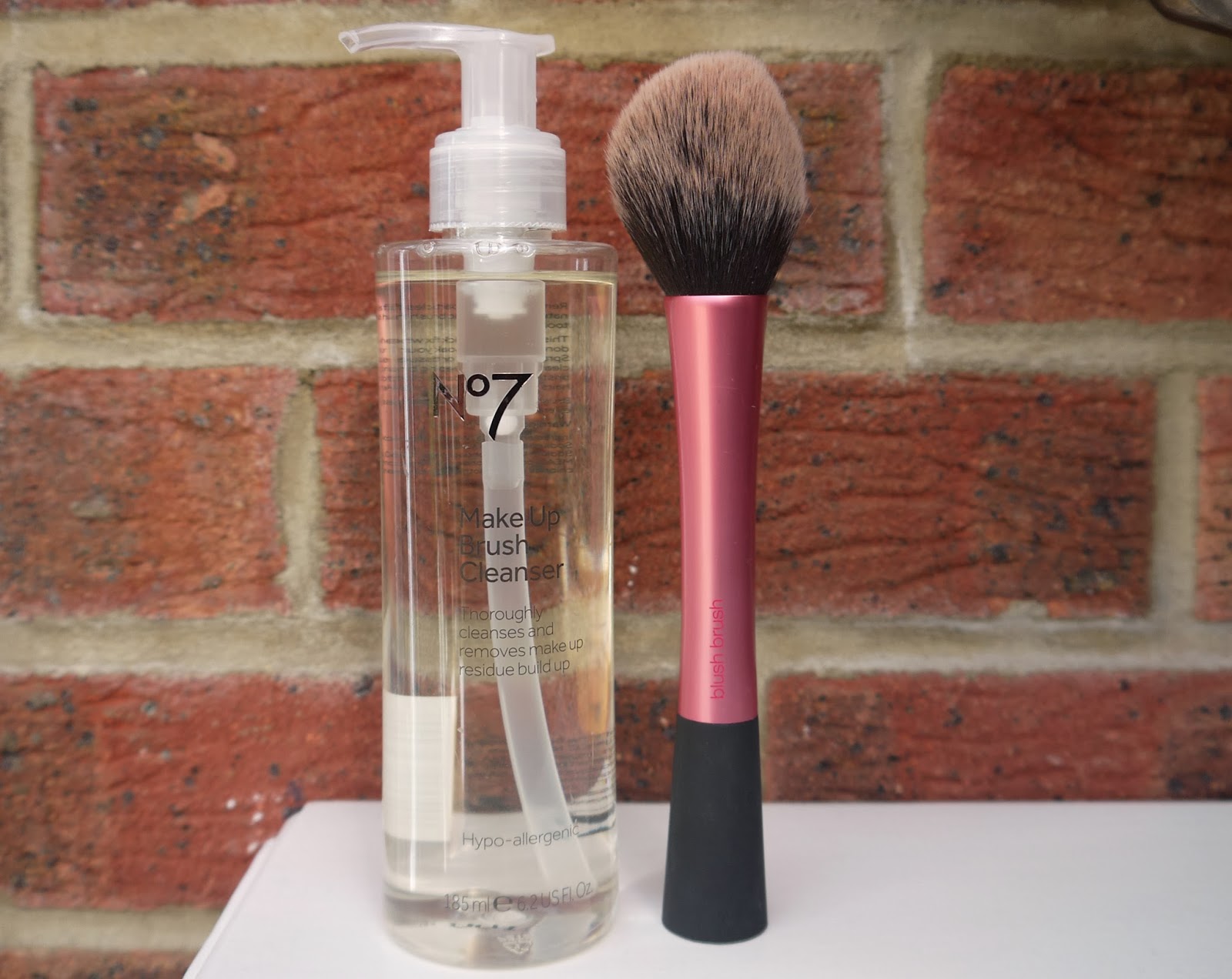 BEAUTY & LE CHIC The Lazy Girl's Brush Cleaner.. No7 Brush Cleanser