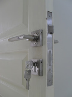 Kunci Pintu Rumah