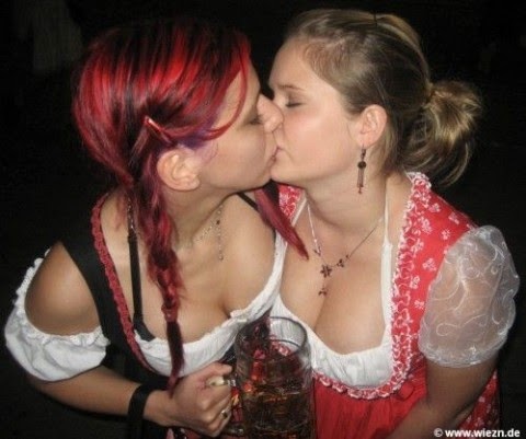 2015 Chicas guapas alemanas en oktoberfest: tetas teutonas, cerveza, escotes, fotos y vídeos de sexys rubias de fiesta en Alemania. Mujeres hermosas, bellas, bonitas. La chica guapa 1x2.