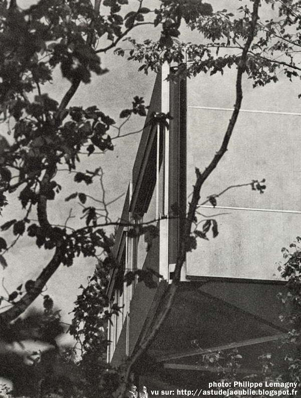 Ludres - Constructions modulaires S.I.R.H. Concepteurs: Henri Prouvé, Jean Prouvé S.I.R.H. (Société Industrielle de Recherche et de Réalisation dans l’Habitat) Architecte: Sandor Majercsik Construction: 1972 - 1974 Ludres - Constructions modulaires S.I.R.H. Concepteurs: Henri Prouvé, Jean Prouvé S.I.R.H. (Société Industrielle de Recherche et de Réalisation dans l’Habitat) Architecte: Sandor Majercsik Construction: 1972 - 1974