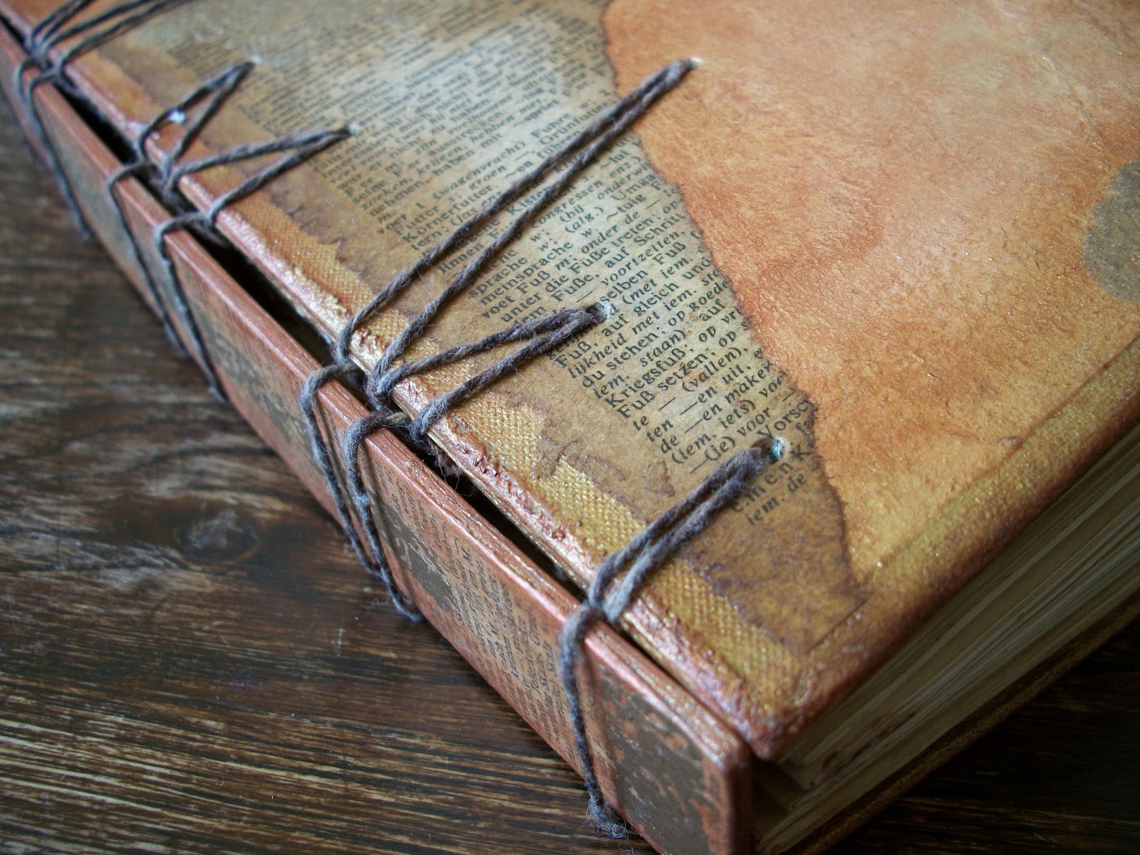 Le Fae's Trinkets Book of books, secret belgian binding with a