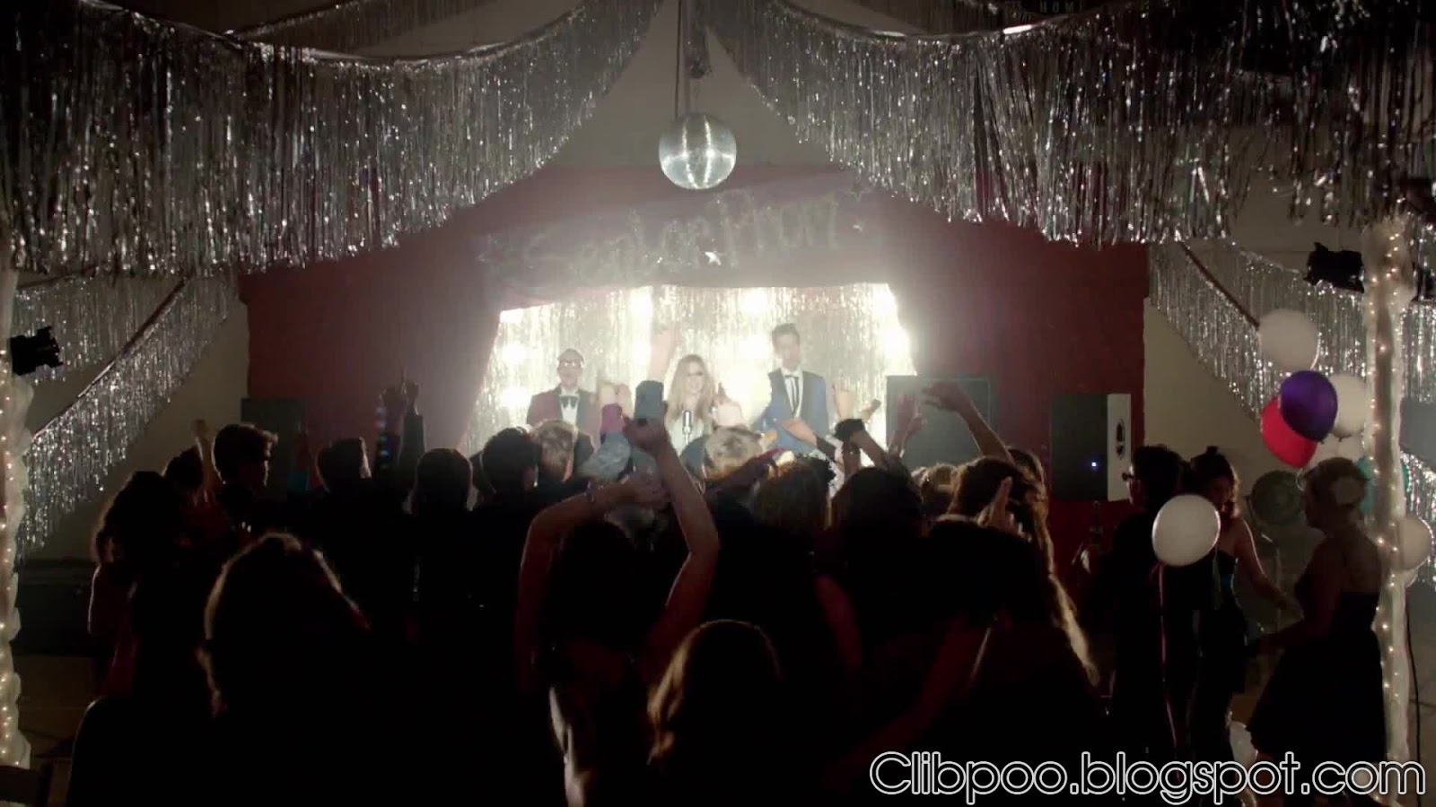 Avril Lavigne - Here's To Never Growing Up Avril Lavigne - Here's To Never Growing Up