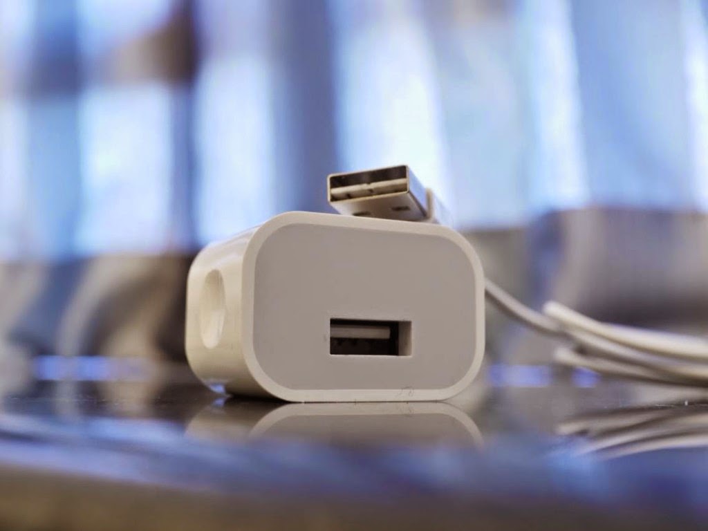 Retailer: Apple Will Not Release Reversible USB cable, Buy ours instead