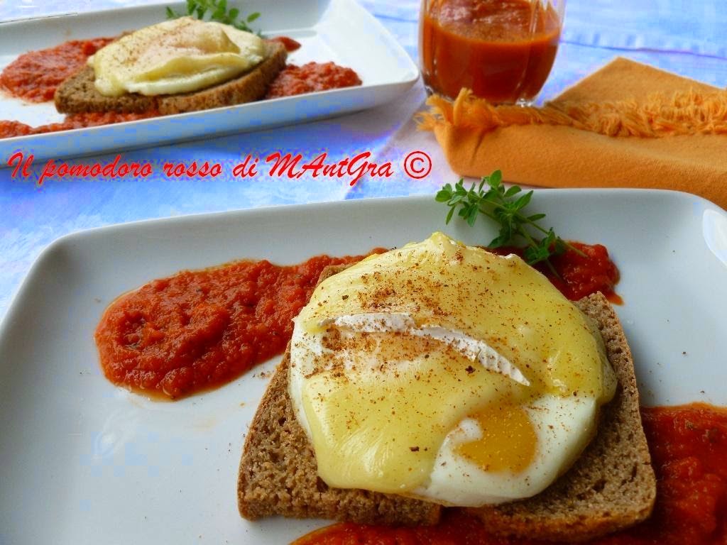 crostoni con uova e briè su letto di polpapiù