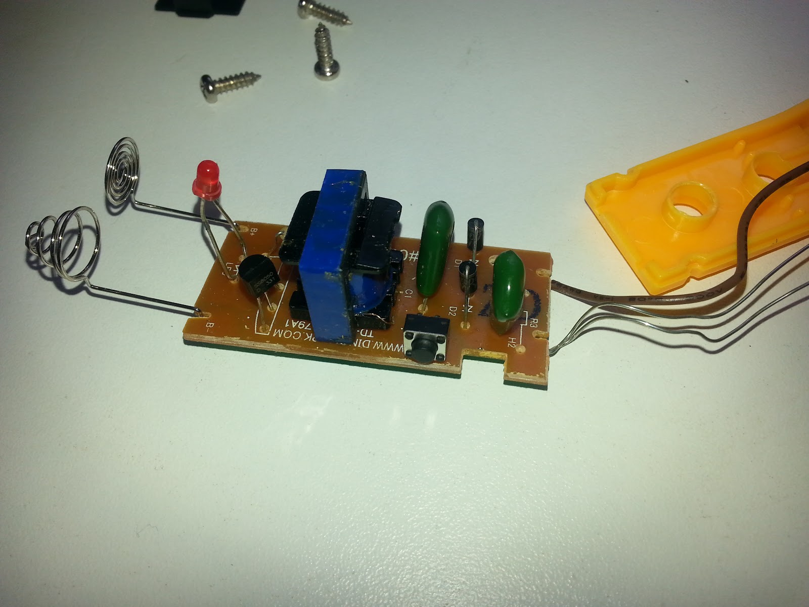 Nerd Club Static grass applicator from a bug zapper