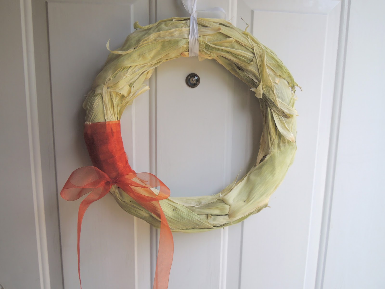Holly Goes Lightly DIY Corn Husk Wreath