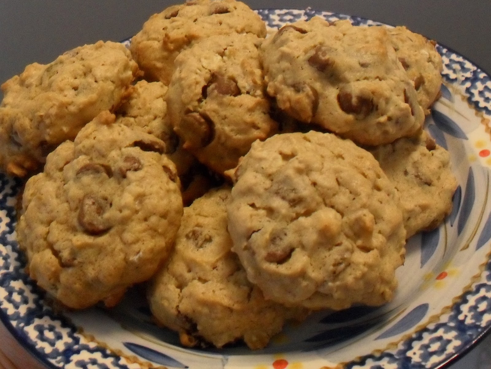 My Little Blogspot October Cookie Corner (Chocolate Chip Oatmeal Raisin)