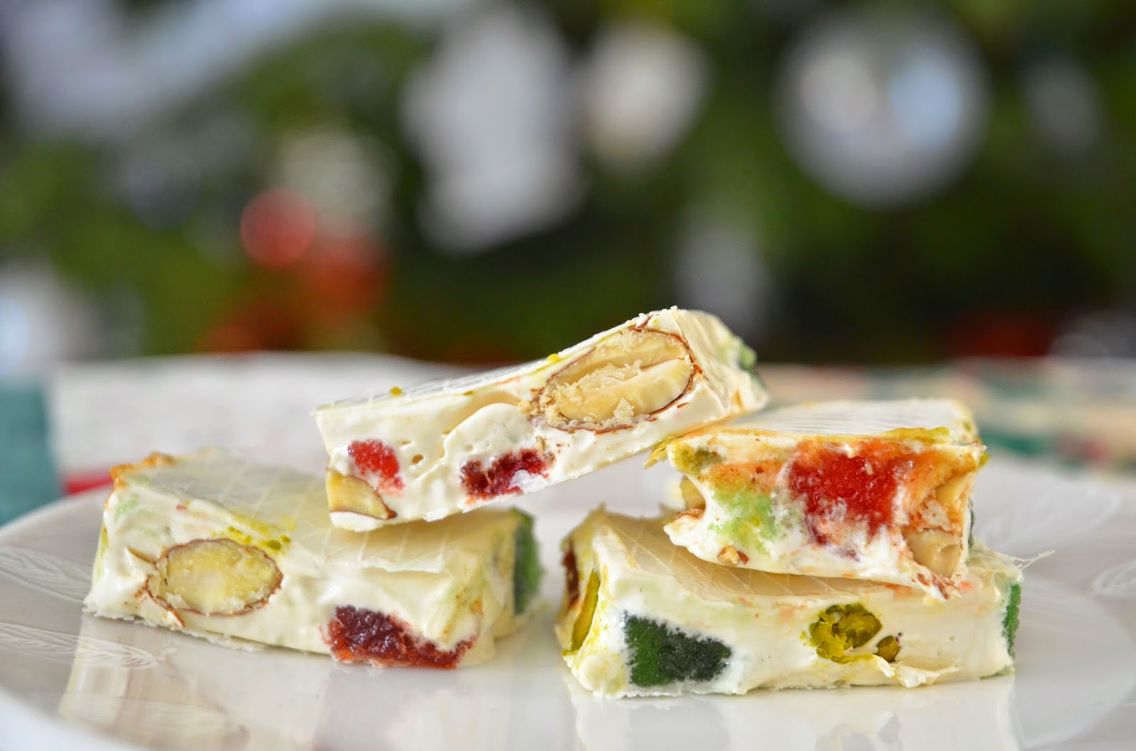 13 desserts, chacun Nougat blanc aux fruits confits et au Thermomix