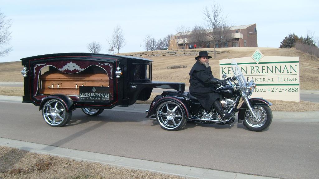 jsuvk2-harley_-corbillard.jpg