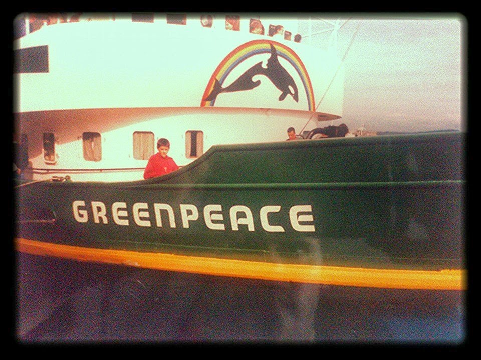 Yo de pequeñito en un barco de Greenpeace