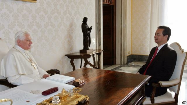 Thủ tướng Dũng đến Vatican: Tái giao thoa giữa Vô thần và Hữu thần